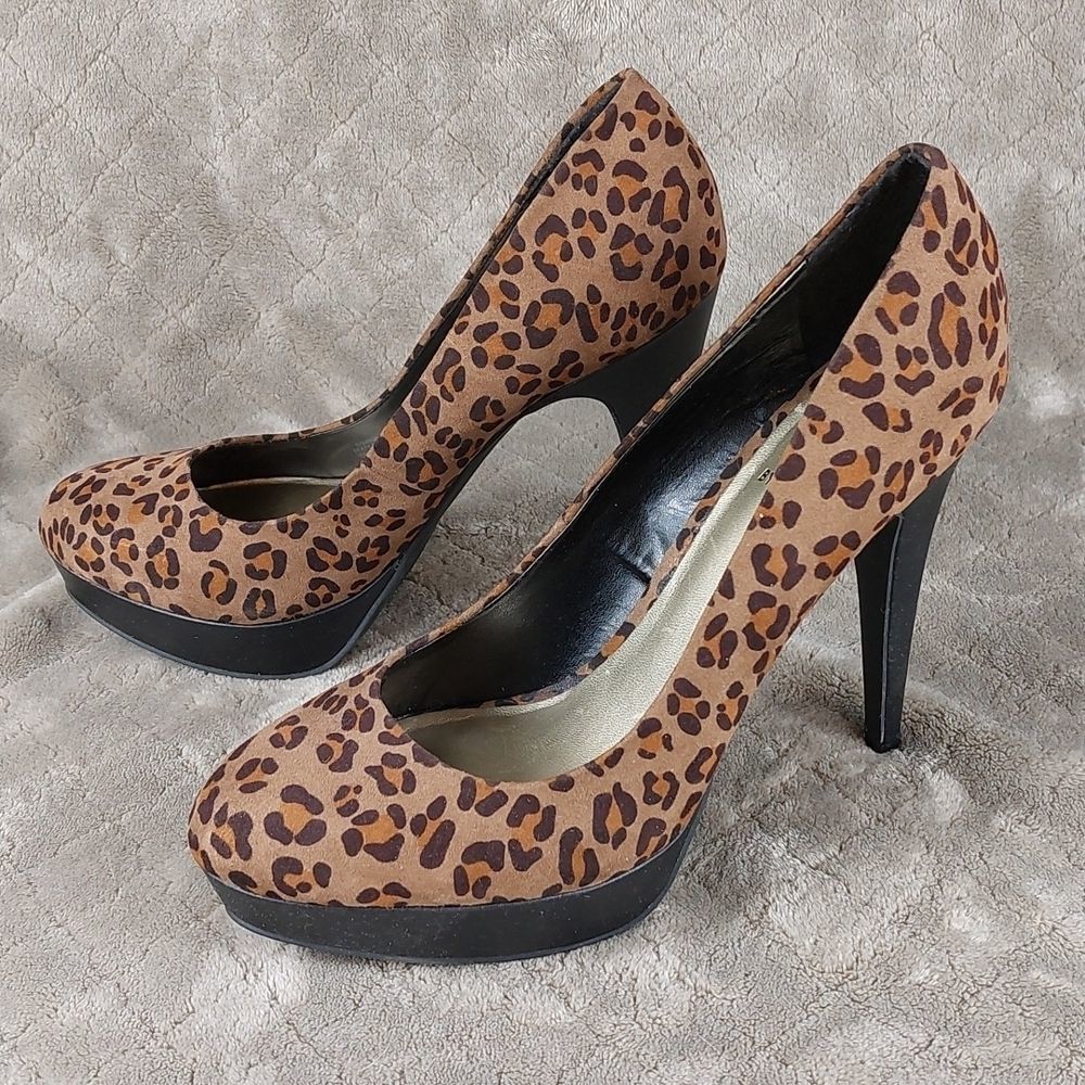 Guess 9.5 platform heel